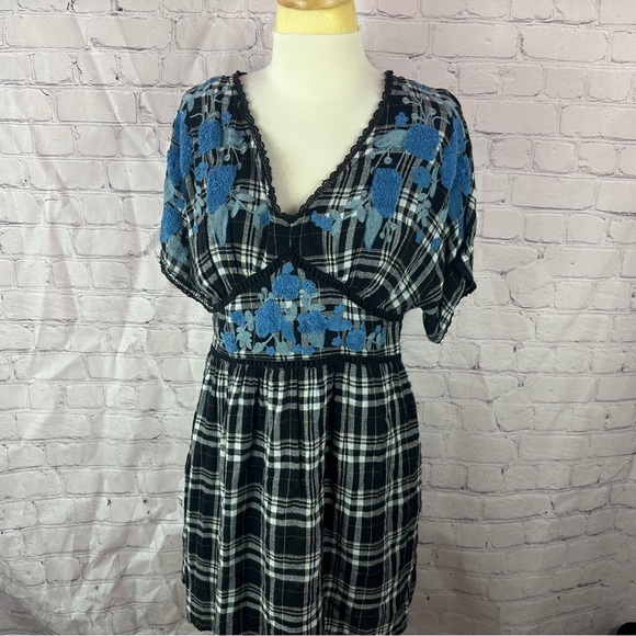 Anthropologie Dresses & Skirts - Anthropologie sarah plaid embroidered tunic  dress sz 10 petite Dolman Sleeve